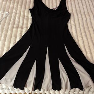 Elegant Black and White Sleeveless Dress